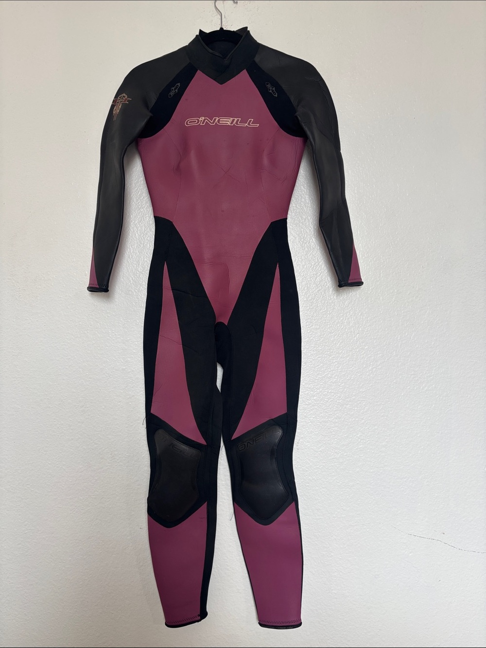 O'Neill Women's Full Wetsuit in Plum and Black size S